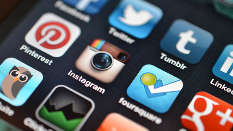 Popular mobile applications for social media marketing